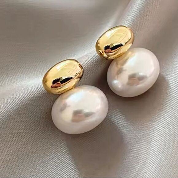 French Prive Gold & Pearl Earring‎ - Picture 1 of 3